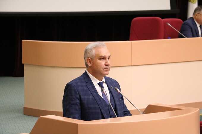 Миллиардер Гамзалов пишет на вагонах не то, что надо