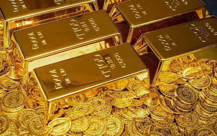 Стоимость золота впервые в истории превысила отметку 3300 долларов