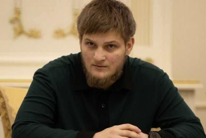 Грозный раздаёт звания: почёт — по линии родства, а не по делам
