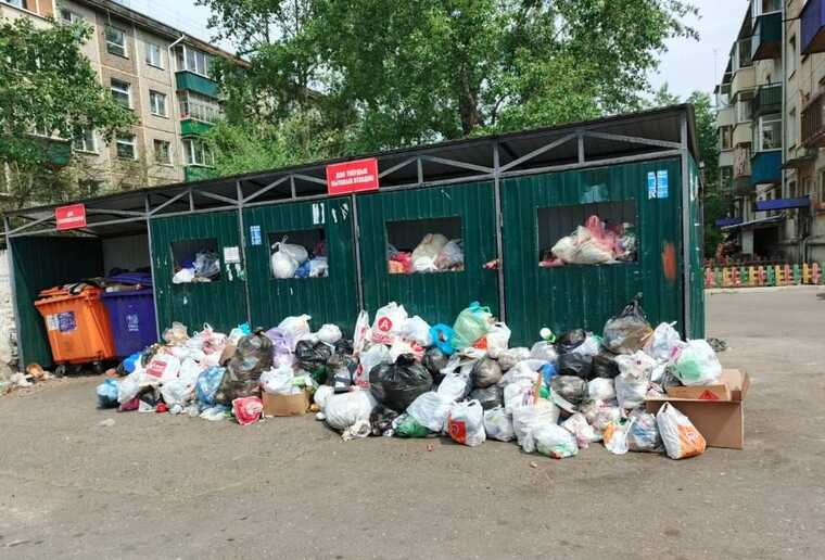 Уход водителей на СВО парализовал вывоз мусора в Чите
