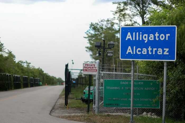 «Аллигаторовый Алькатрас» под угрозой закрытия: суд запретил прием новых мигрантов