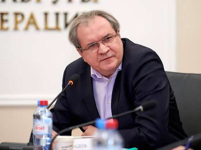 "Эксперт" с шуваловским лицом: Валерий Фадеев "выедет" на ВЭБе "Эксперт" с шуваловским лицом: Валерий Фадеев "выедет" на ВЭБе